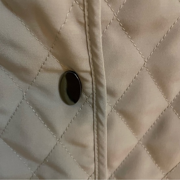 Fen-nelli limited edition quilted beige clasp button closure jacket. - Picture 6 of 10